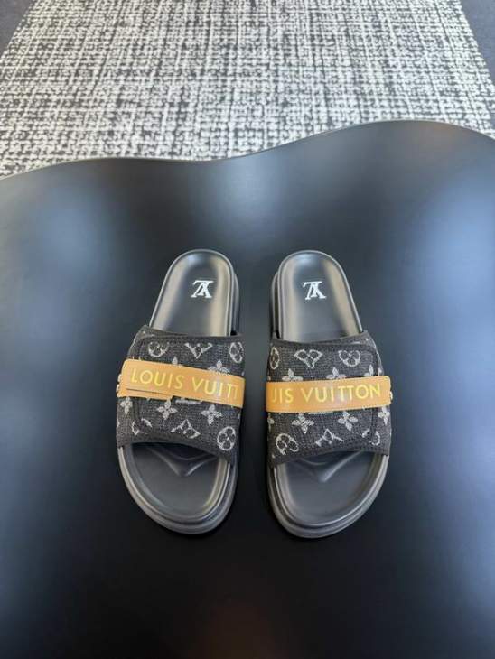 Picture of Louis Vuitton Slippers _SKULVsz38-44hnx04031520